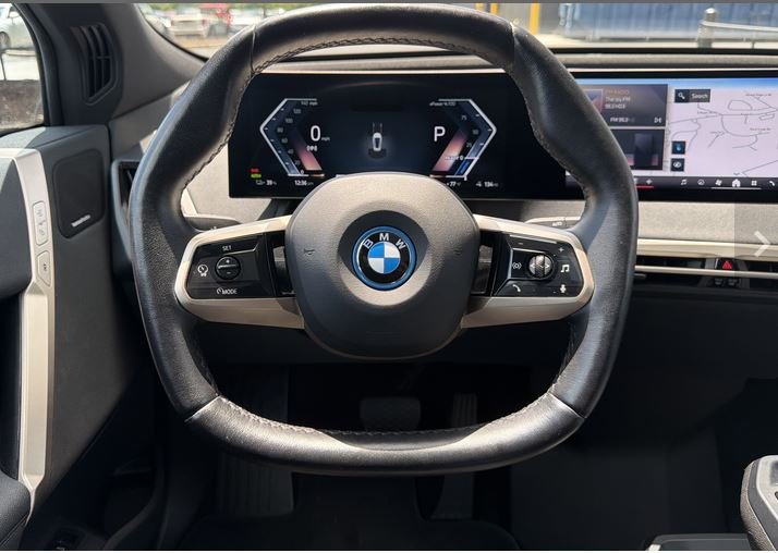 2024 BMW iX Base photo 2